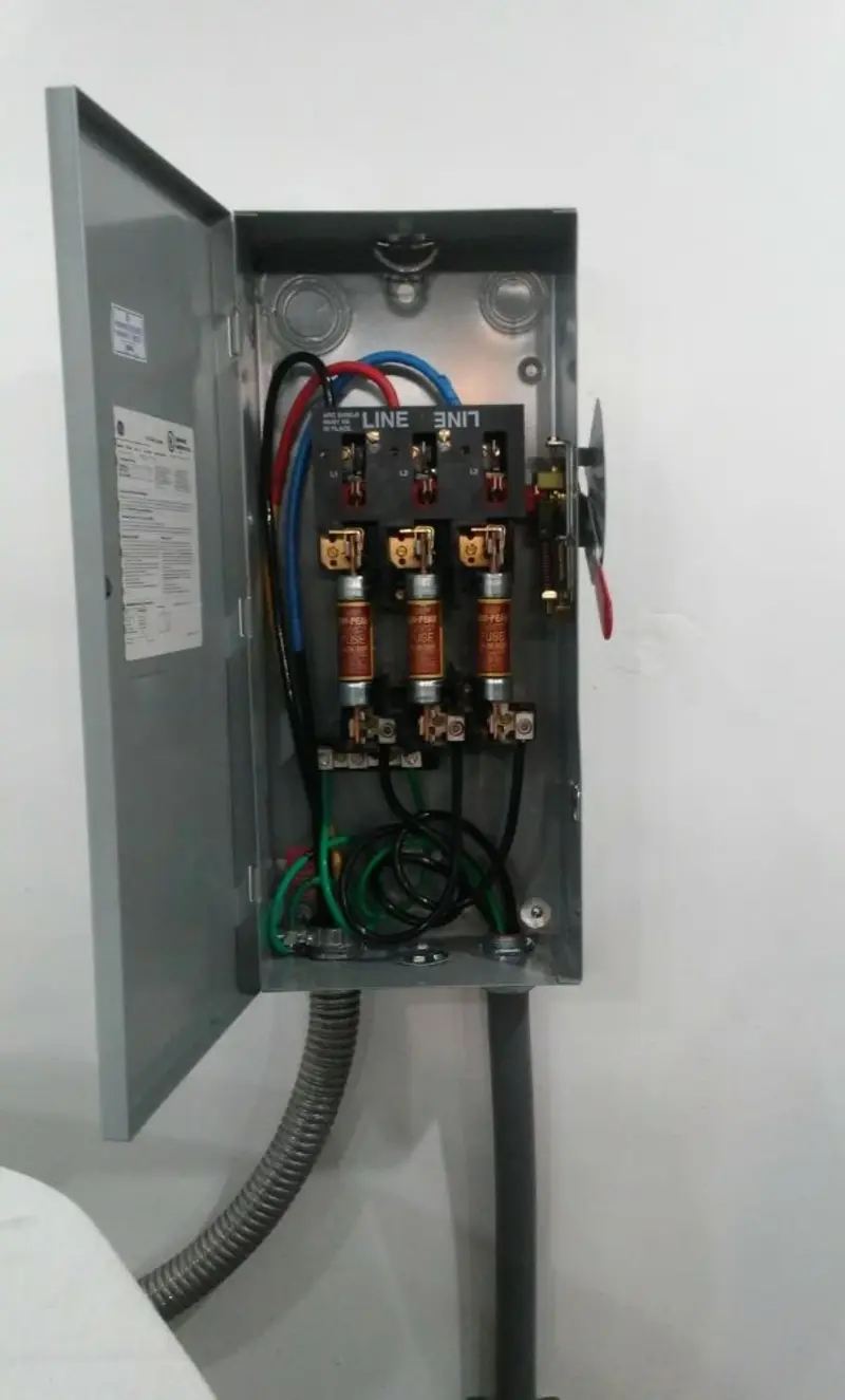 Three-phase disconnect switch installed for Smoke Detector Installation in Morgan City